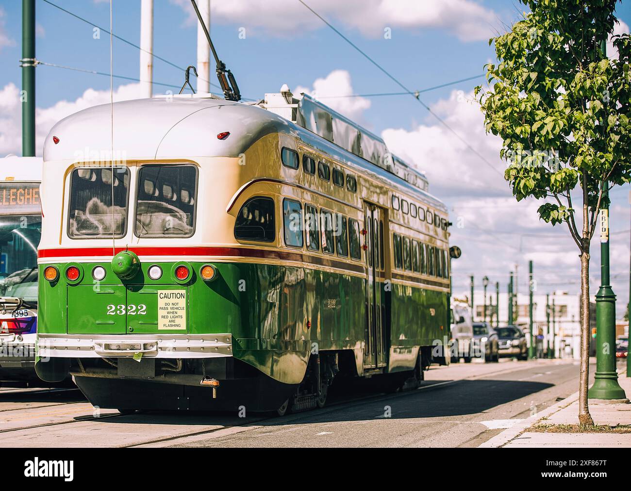 Tram verde retrò numero 15 proveniente da Port Richmond Philadelphia, Pennsylvania, USA 1° luglio 2024 Foto Stock