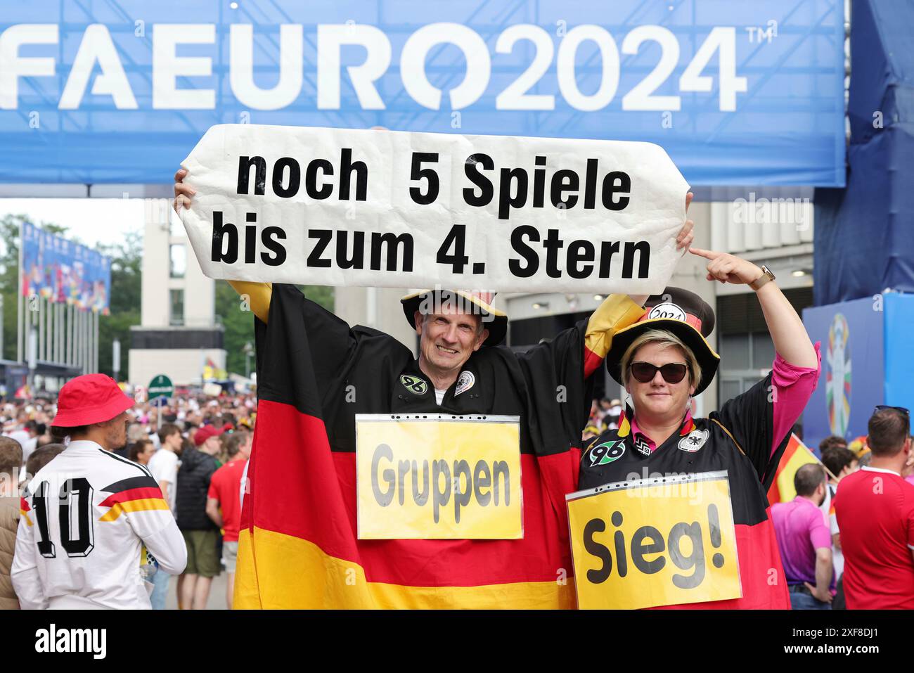 Francoforte, Germania. 23 giugno 2024. Firo : 23.06.2024, calcio: UEFA EURO 2024, EM, Campionato europeo 2024, fase a gironi, M25, match 25, sui, Svizzera - GER, Germania tifosi della Germania. 5 giochi rimasti fino alla quarta stella credito: dpa/Alamy Live News Foto Stock