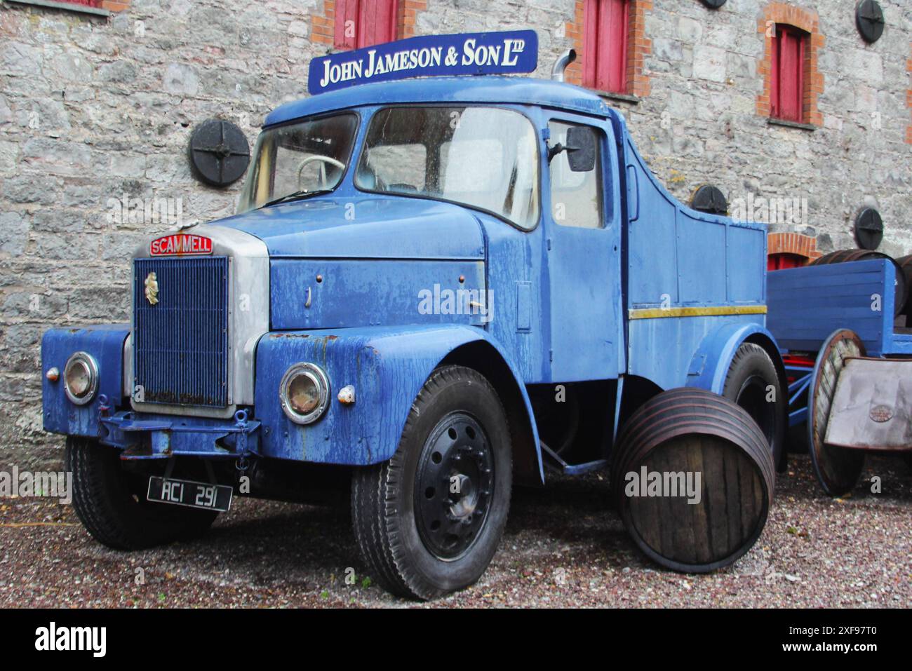 Scammell War ein britischer Hersteller für Zugmaschinen, schwere Lastkraftwagen und geländegängige Militärfahrzeuge für schwere Lasten. Nach der Übernahme von Leyland durch DAF endete die Produktion bei Scammell 1988. Foto: Scammel LKW der John Jameson and Son Ltd, Irish Whiskey Distillery *** Scammell era un produttore britannico di trattori, autocarri pesanti e veicoli militari fuoristrada per carichi pesanti dopo l'acquisizione di Leyland da parte di DAF, la produzione a Scammell terminò nel 1988 Photo Scammel Truck di John Jameson and Son Ltd, Irish Whiskey Distillery Foto Stock