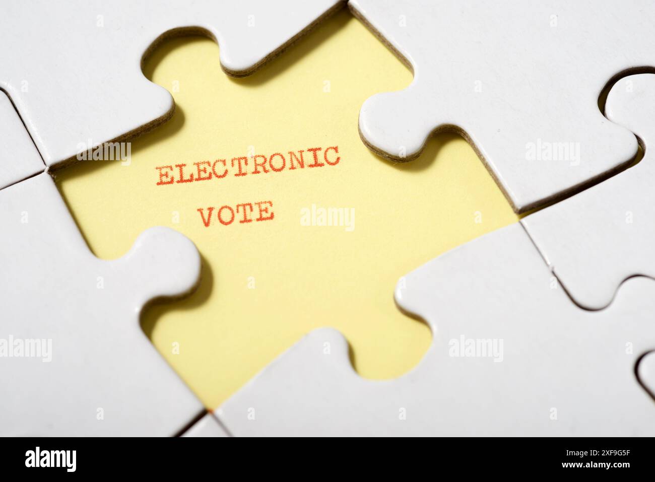 Testo di voto elettronico scritto con una macchina da scrivere. Foto Stock