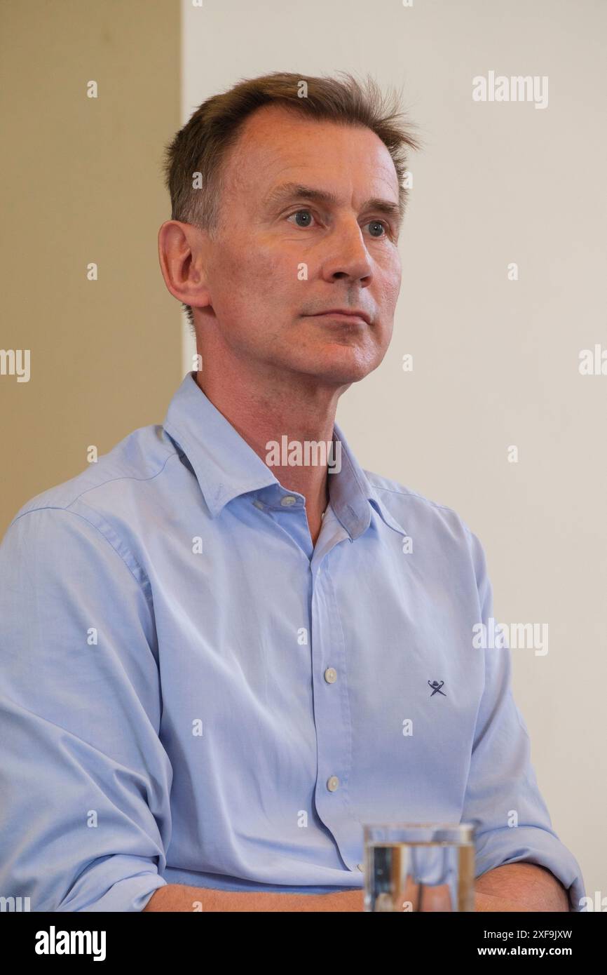 Jeremy Hunt alla Hustings contro il democratico liberale Paul segue Godalming e Ash Foto Stock
