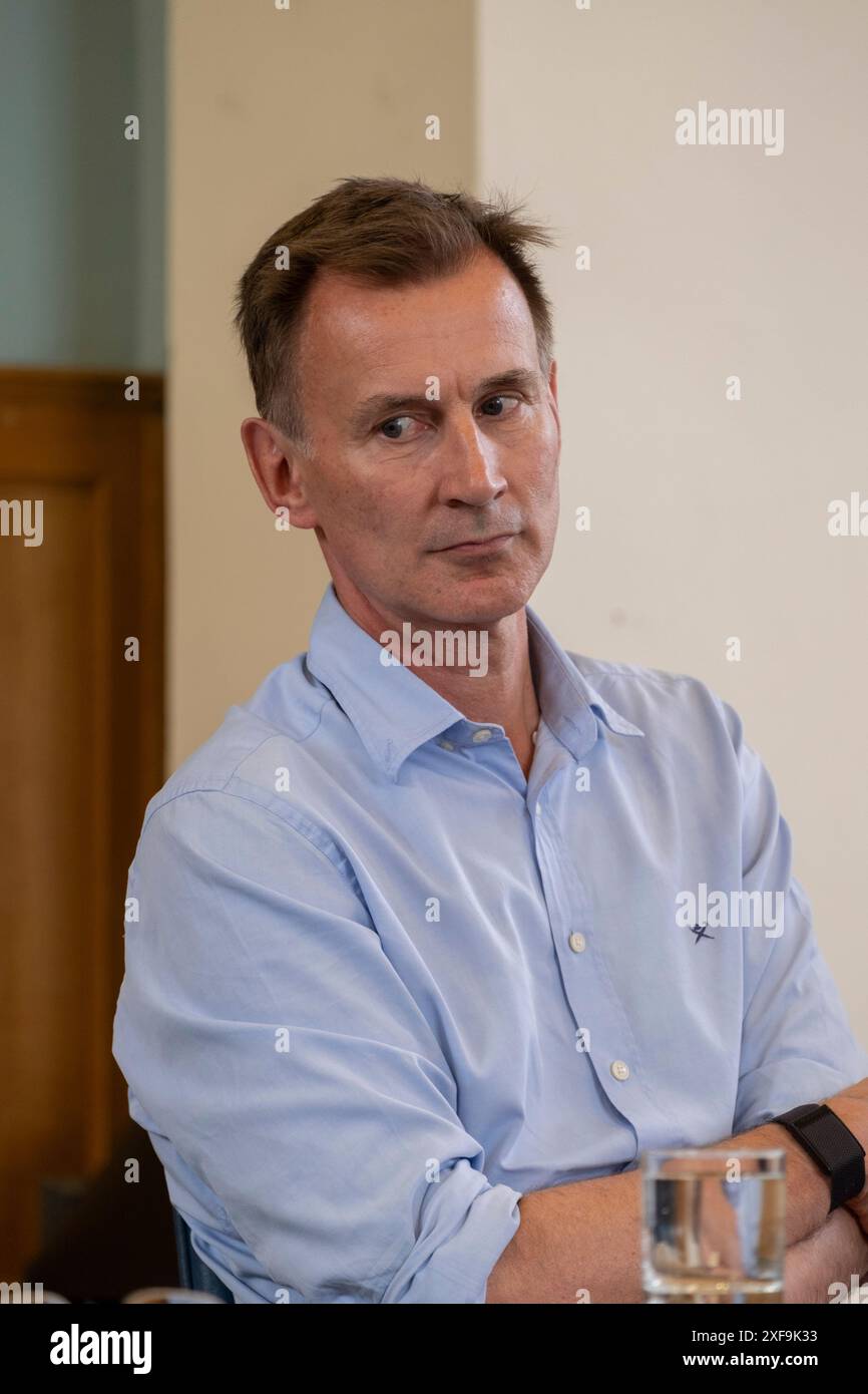 Jeremy Hunt alla Hustings contro il democratico liberale Paul segue Godalming e Ash Foto Stock