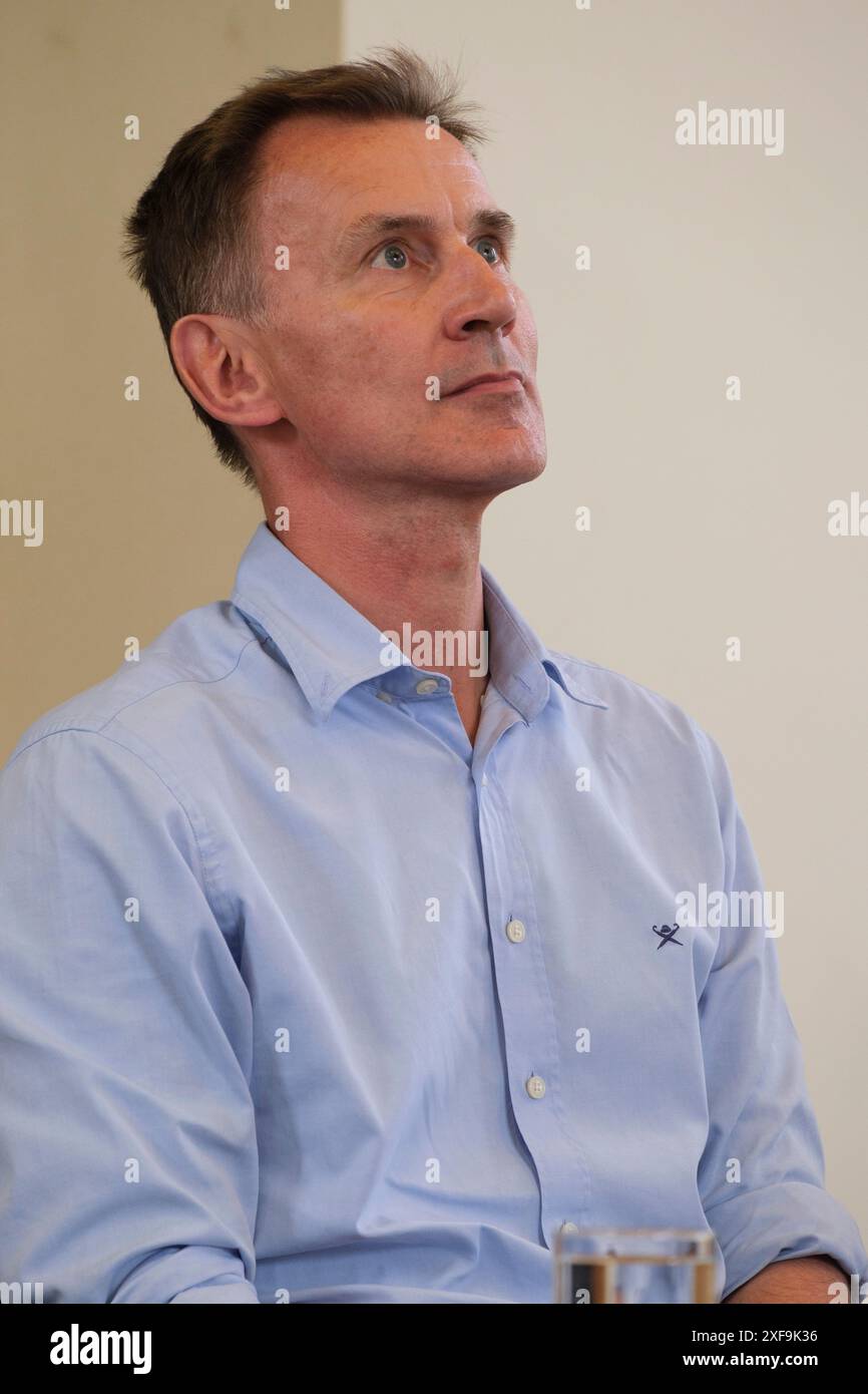 Jeremy Hunt alla Hustings contro il democratico liberale Paul segue Godalming e Ash Foto Stock