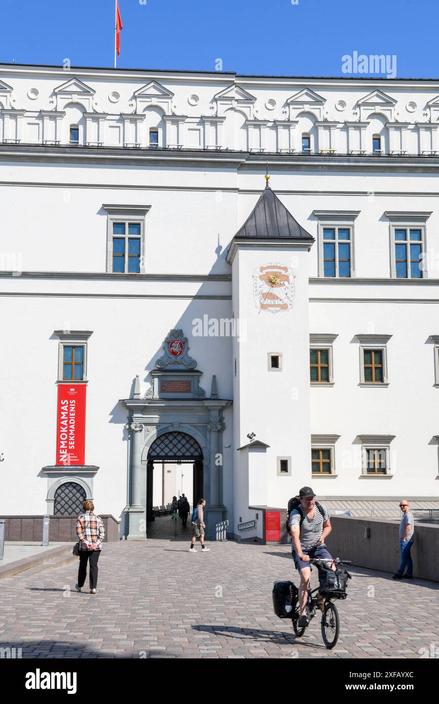 Vilnius, Lituania - 26 maggio 2024: Vista al palazzo dei granduchi a Vilnius in Lituania Foto Stock