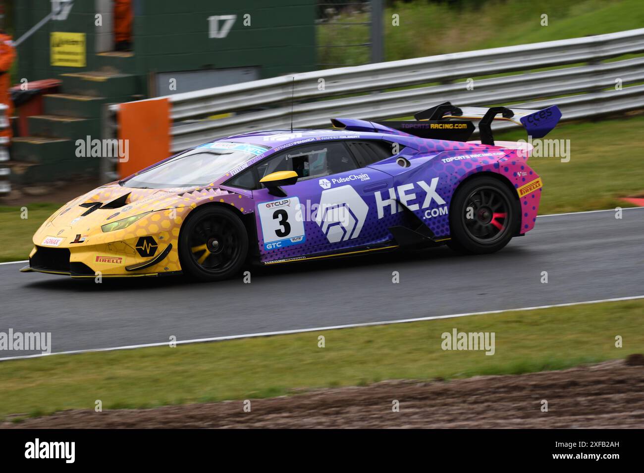 Lamborghini Super Trofeo Sports Car in British GT Championship al circuito di Oulton Park Cheshire Inghilterra Regno Unito Foto Stock