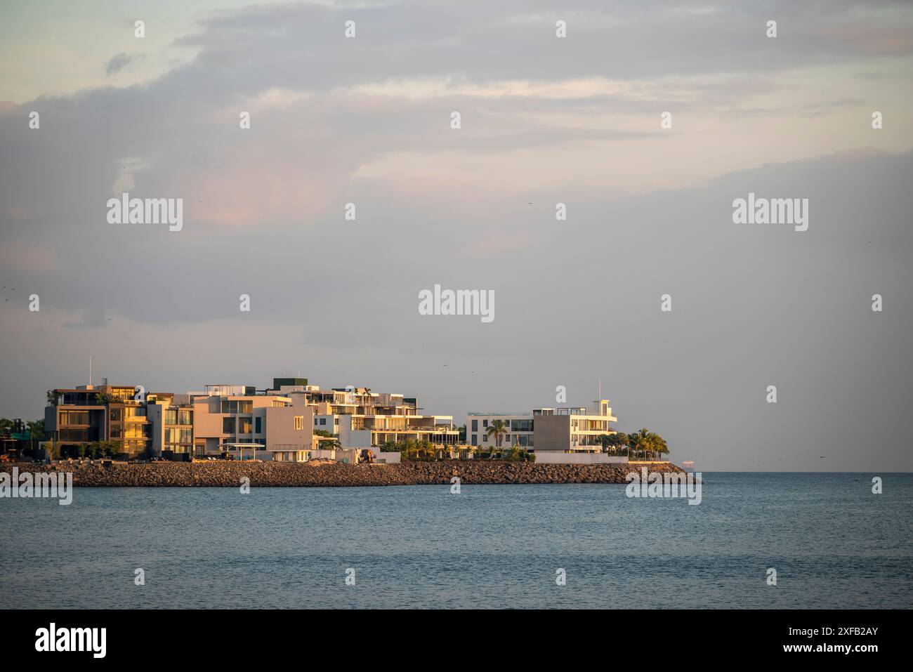 Ocean Reef Island, la prima comunità residenziale privata costruita su due isole artificiali nel Pacifico, situata nel cuore di Panama City, creato Foto Stock