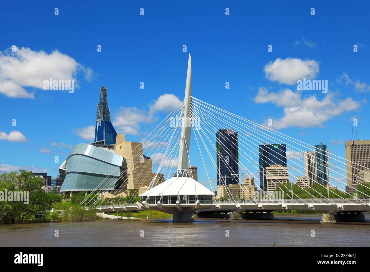 Geografia / viaggi, Canada, Manitoba, Winnipeg, vista allo skyline con il Canadian Museum for Human Rights, ULTERIORI DIRITTI-INFORMAZIONI-NON-DISPONIBILI Foto Stock