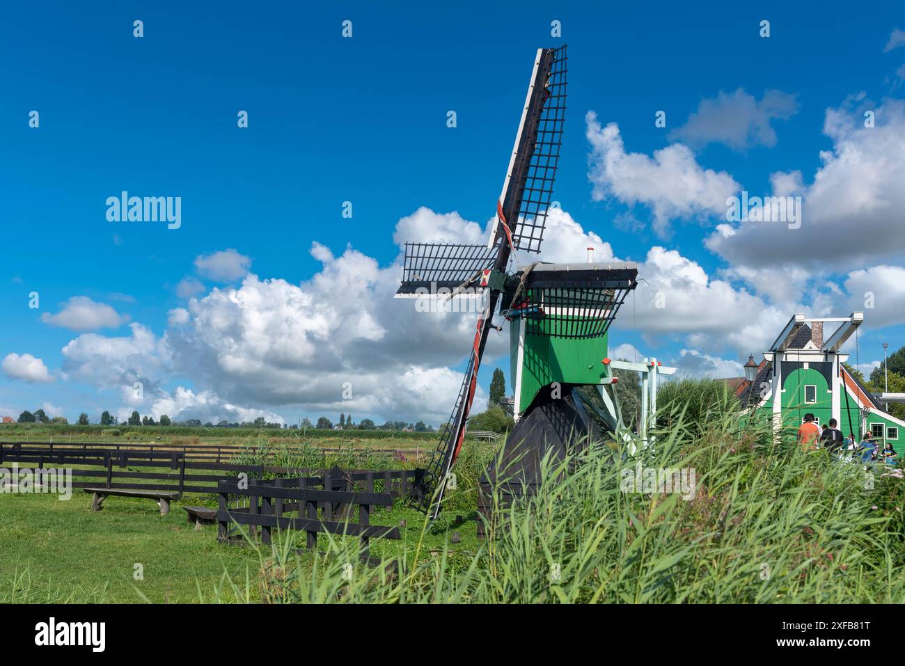 Geografia / viaggi, Paesi Bassi, storico mulino a vento De Hadel presso il museo all'aperto Zaanse Schans, Zaandam, DIRITTI AGGIUNTIVI-INFORMAZIONI-NON-DISPONIBILI Foto Stock