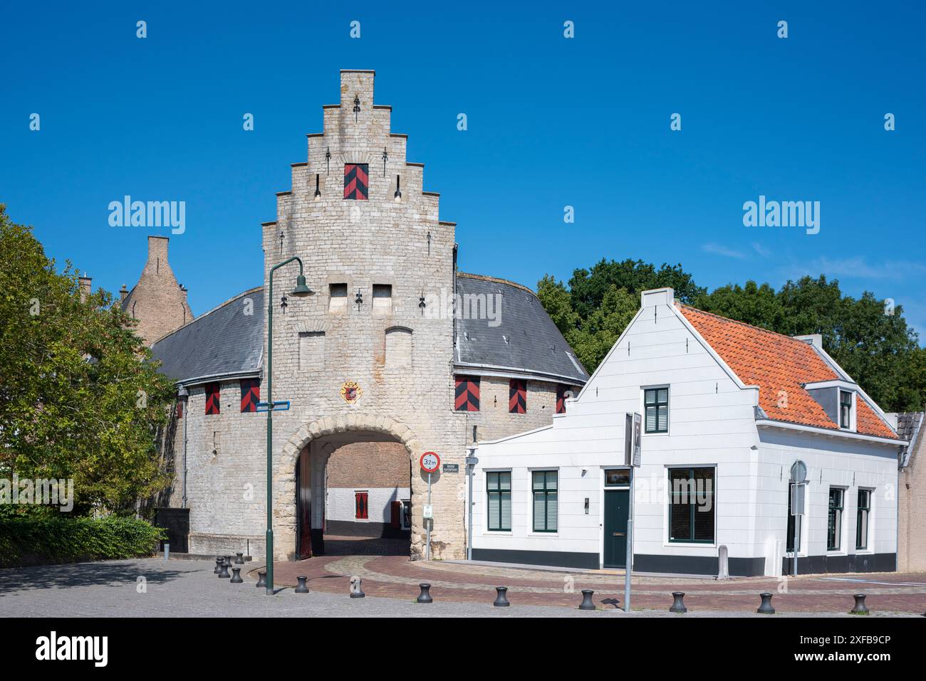 Geografia / viaggi, Paesi Bassi, storica porta della città di Noordhavenpoort, Zierikzee, Zelanda, ULTERIORI DIRITTI-INFORMAZIONI-NON-DISPONIBILI Foto Stock