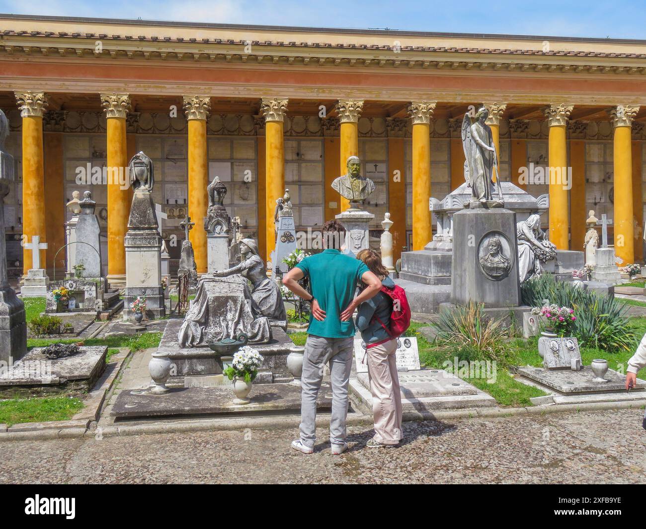 Italia - il cimitero monumentale della Certosa di Bologna è un ex monastero certosino. Foto Stock