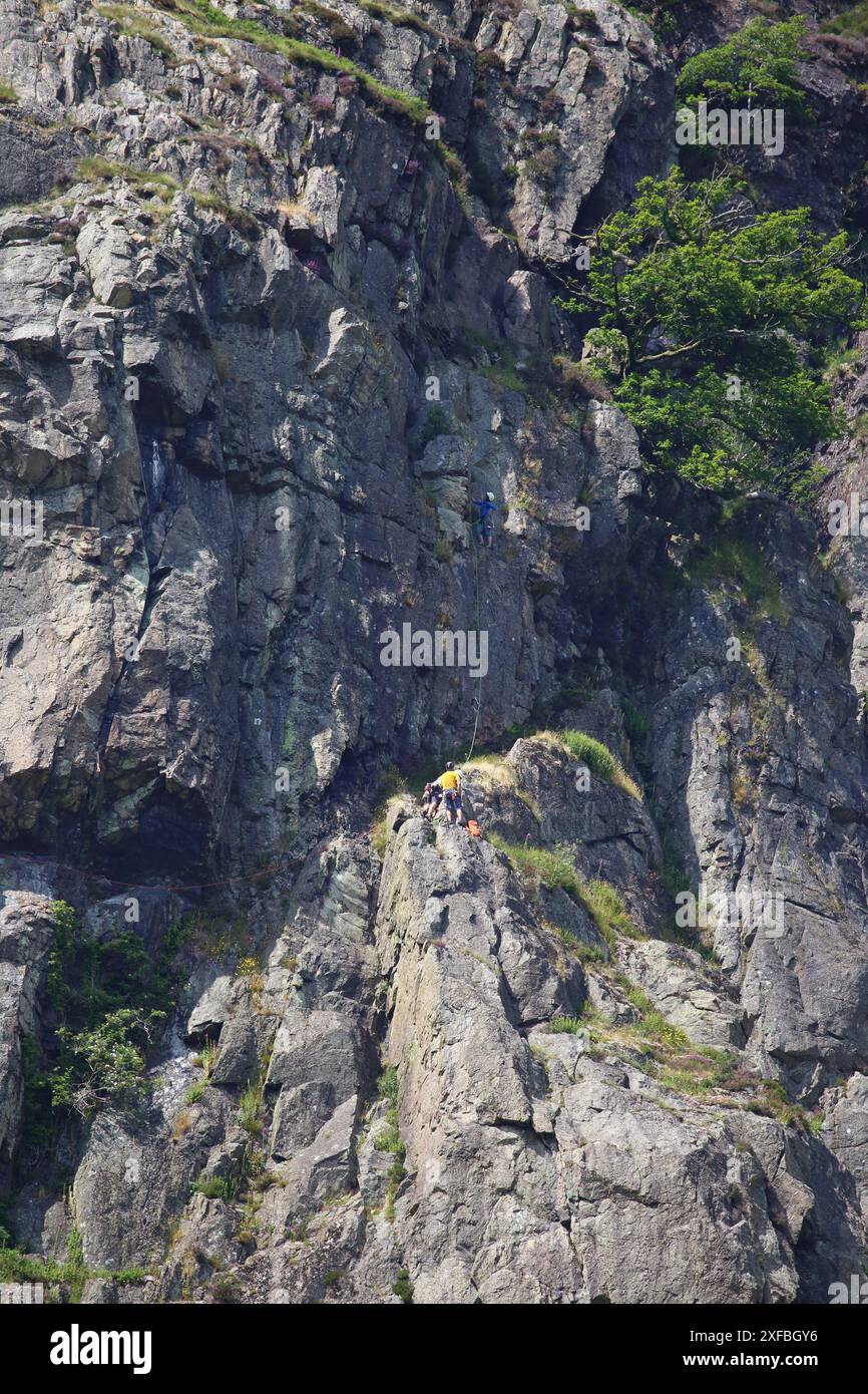 Scalatori sulla faccia di Raven Cragg. Foto Stock
