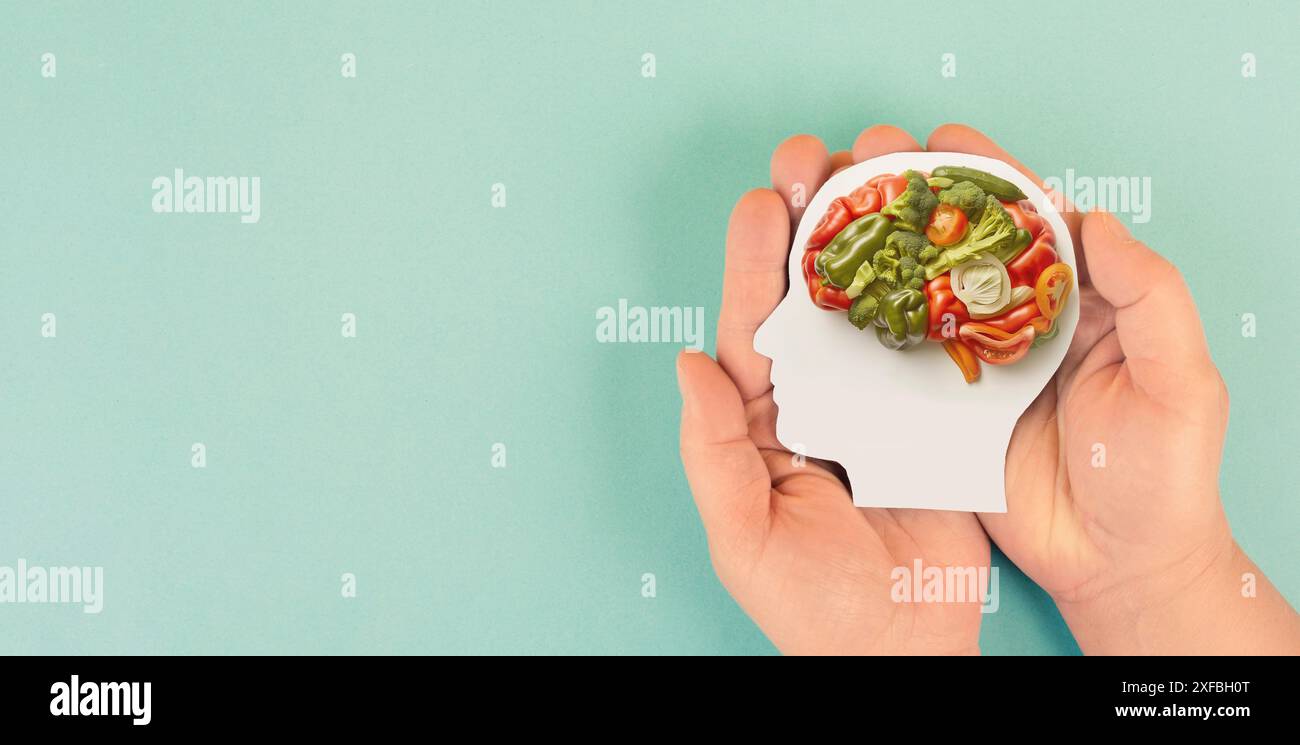 Cervello fatto di verdure come carote, broccoli e paprika, cibo sano e stile di vita, nutrimento vegano Foto Stock