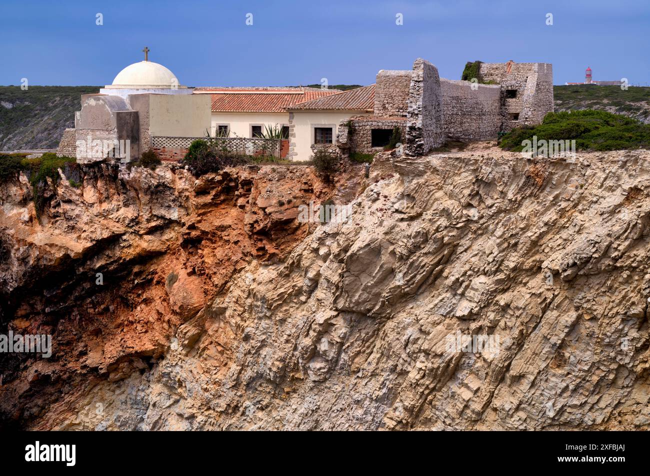 Fortaleza de Belixe, ufficialmente forte de Santo Antonio de Belixe, anche forte do Beliche, dietro il faro Farol do Cabo de Sao Vicente, Capo di Foto Stock