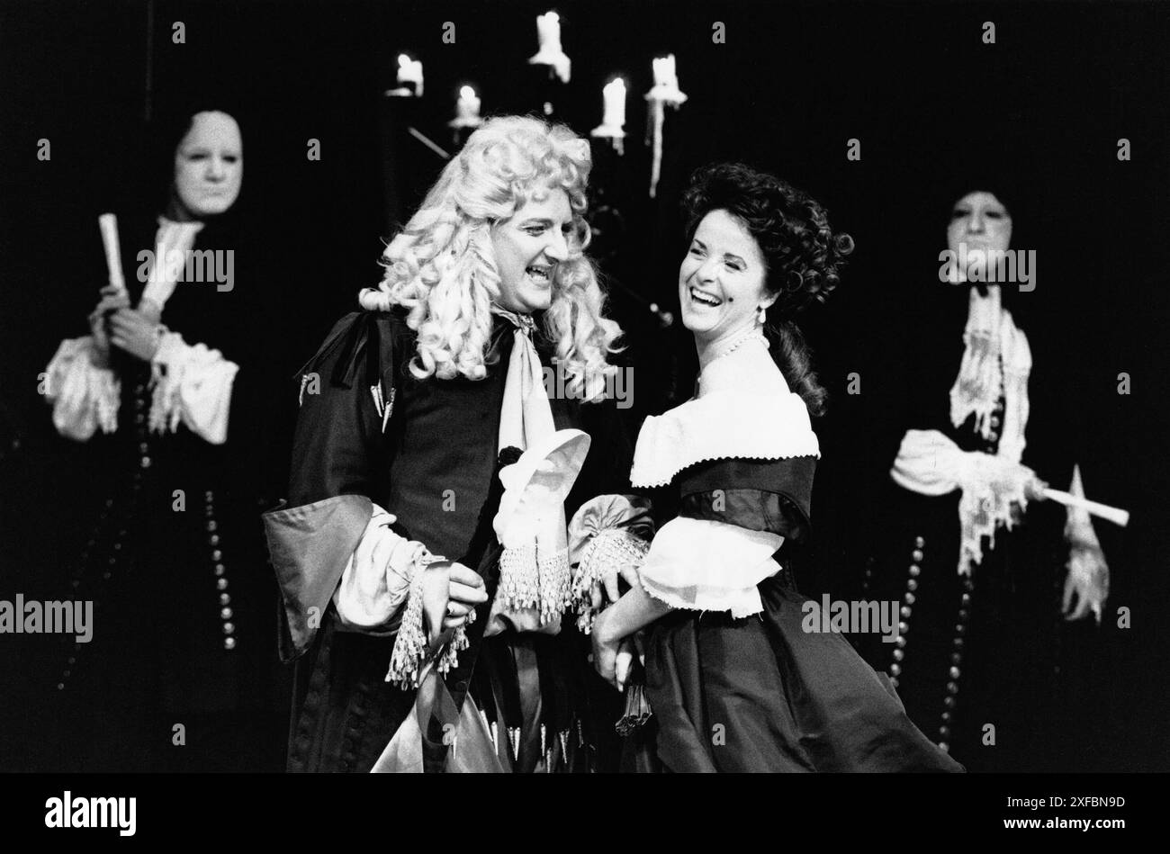 Simon Russell Beale (Sir Fopling Flutter), Amanda Root (Harriet) in THE MAN OF MODE di George Etherege alla Royal Shakespeare Company (RSC), The Pit, Barbican Centre, Londra EC2 13/04/1989 musica: Ilona Sekacz design: Di Seymour illuminazione: Geraint Pughe regista: Garry Hynes Foto Stock