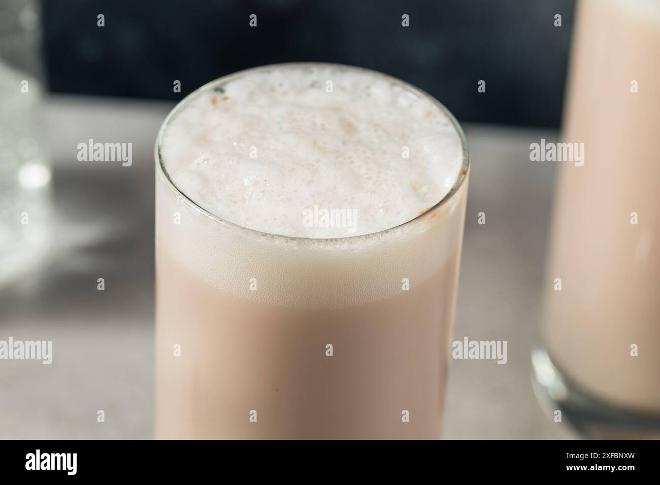 Bevanda dolce New York Chocolate Egg Cream con acqua Seltzer Foto Stock