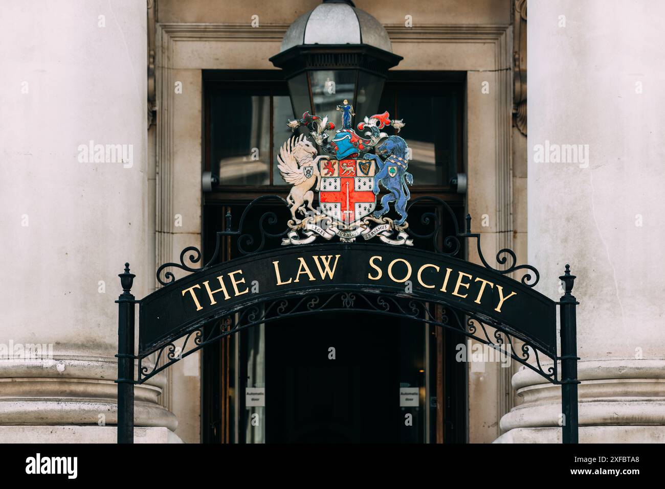 Londra, Regno Unito - 27 giugno 2024: Ingresso della Law Society of England and Wales, l'organismo professionale indipendente di avvocati in Inghilterra e Galles Foto Stock