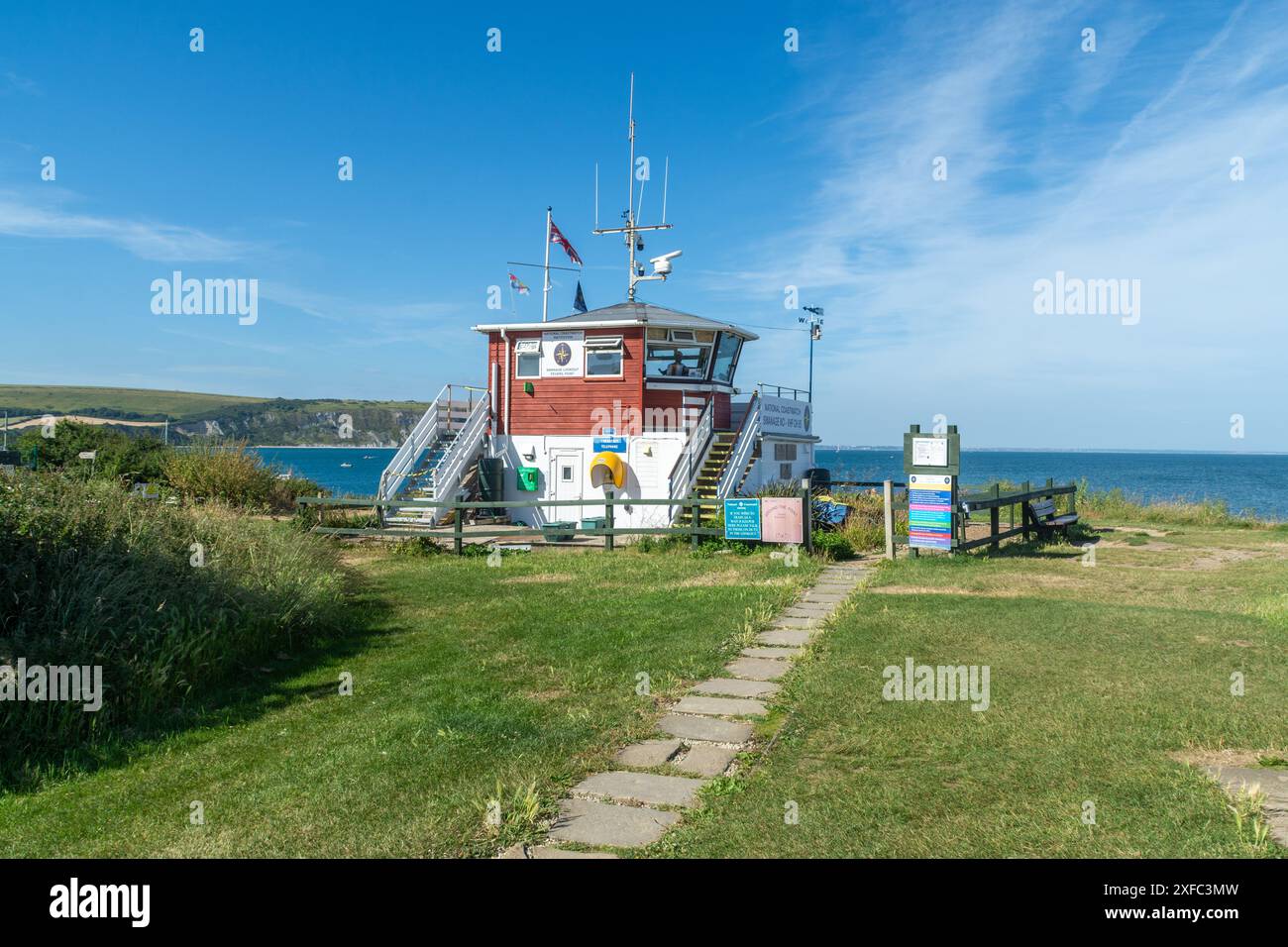 Peveril Point, Swanage, Regno Unito - 29 giugno 2024: La torre di guardia della National Coastwatch Institution. Foto Stock