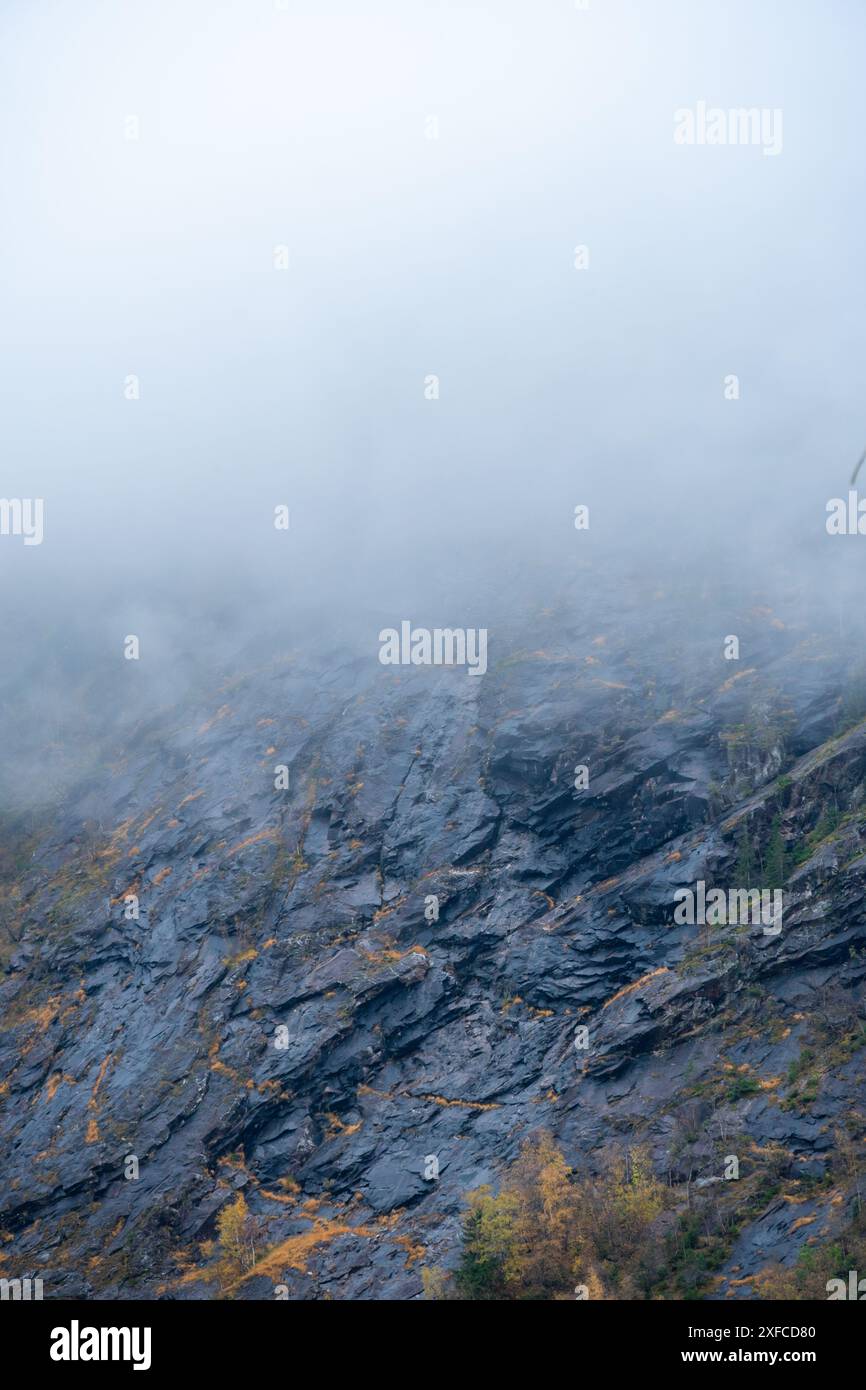 Misty Rocky Slope a Rjukan, Norvegia Foto Stock