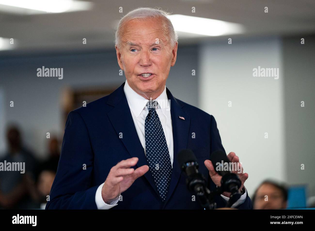 Washington, Stati Uniti. 2 luglio 2024. Il presidente Joe Biden pronuncia le sue osservazioni dopo aver ricevuto un briefing operativo sulle condizioni meteorologiche estreme presso il D.C. Emergency Operations Center di Washington, DC, martedì 2 luglio 2024. Foto di Bonnie Cash/UPI credito: UPI/Alamy Live News Foto Stock