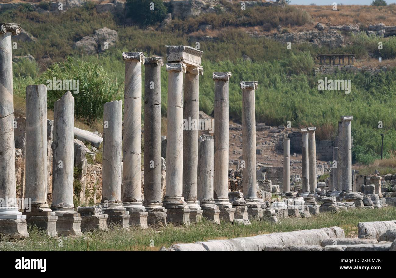 L'antica città di Perge ad Antalya in una giornata di sole Foto Stock