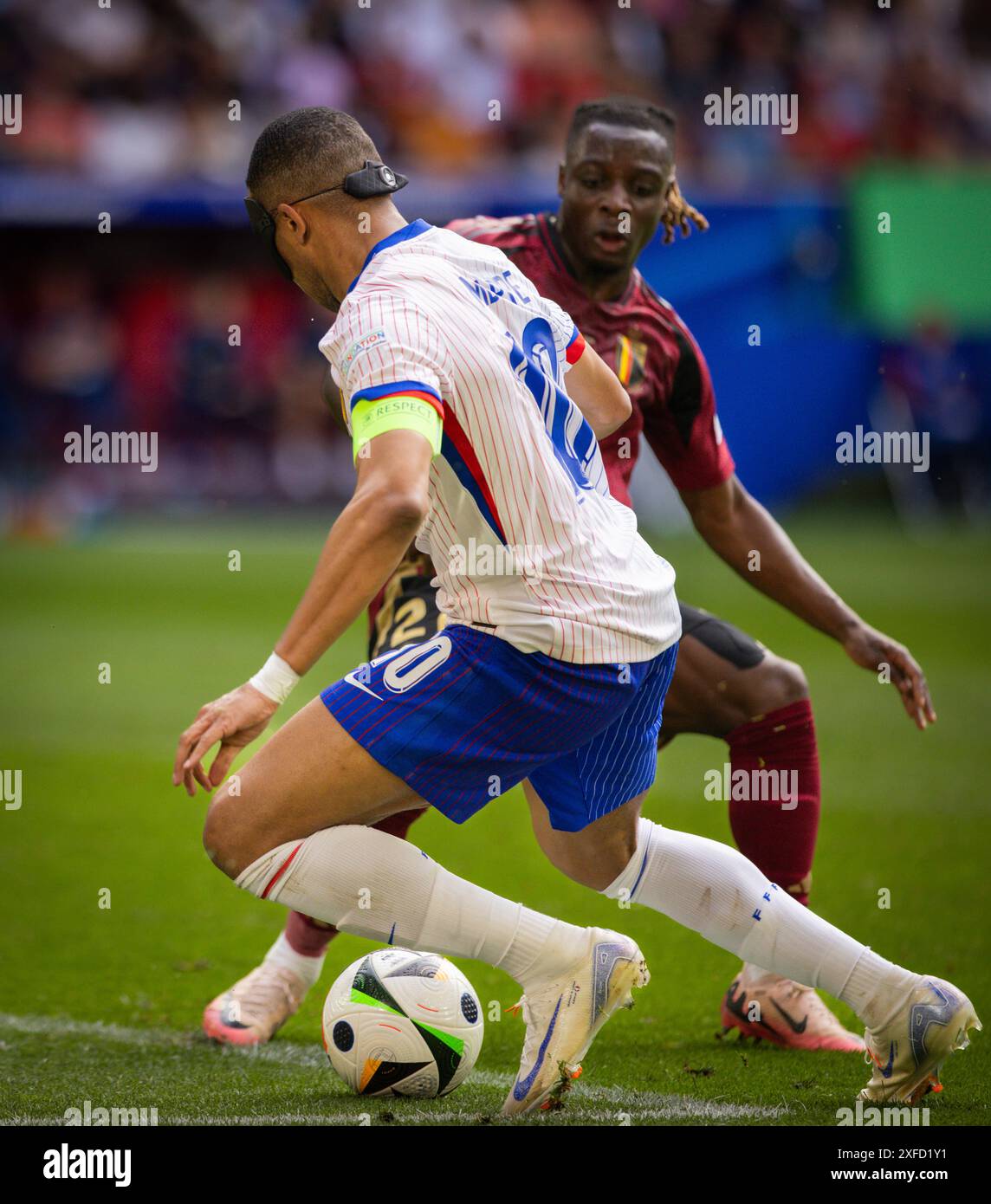 Dusseldorf, Germania. 1 luglio 2024. Kylian Mbappe (fra) Jeremy Doku (BEL) Francia - Belgio Frankreich - Belgien 01.07.2024 Copyright (nur für journalistische Zwecke) di : Moritz Müller, Wilhelm-Raabe-Str.18, 40470 Düsseldorf. Tel. 0211-13954918. MB.: 0176-81034275; zzgl. Onorare 7% + Belegexemplar; Commerzbank, Konto: 3813045, BLZ: 30040000; IBAN: DE49 3004 0000 0381 3045 00; Finanzamt Düsseldorf-Nord, Steuernummer: 105/5193/1677 Foto Stock