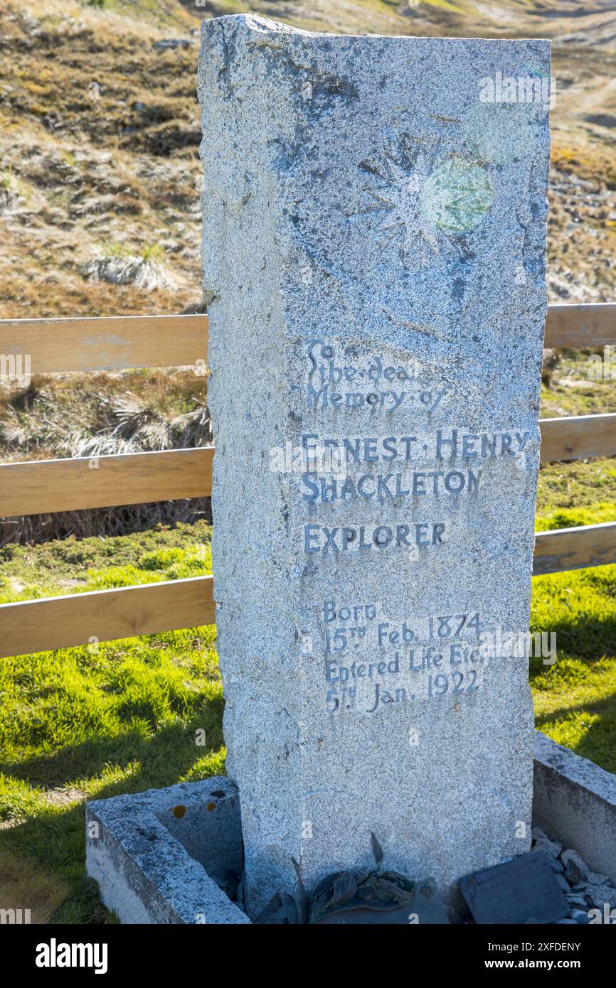 Lapide di Sir Ernest Shackleton, vecchio cimitero, Grytviken, King Edward Cove, Georgia del Sud, martedì 28 novembre 2023. Foto Stock