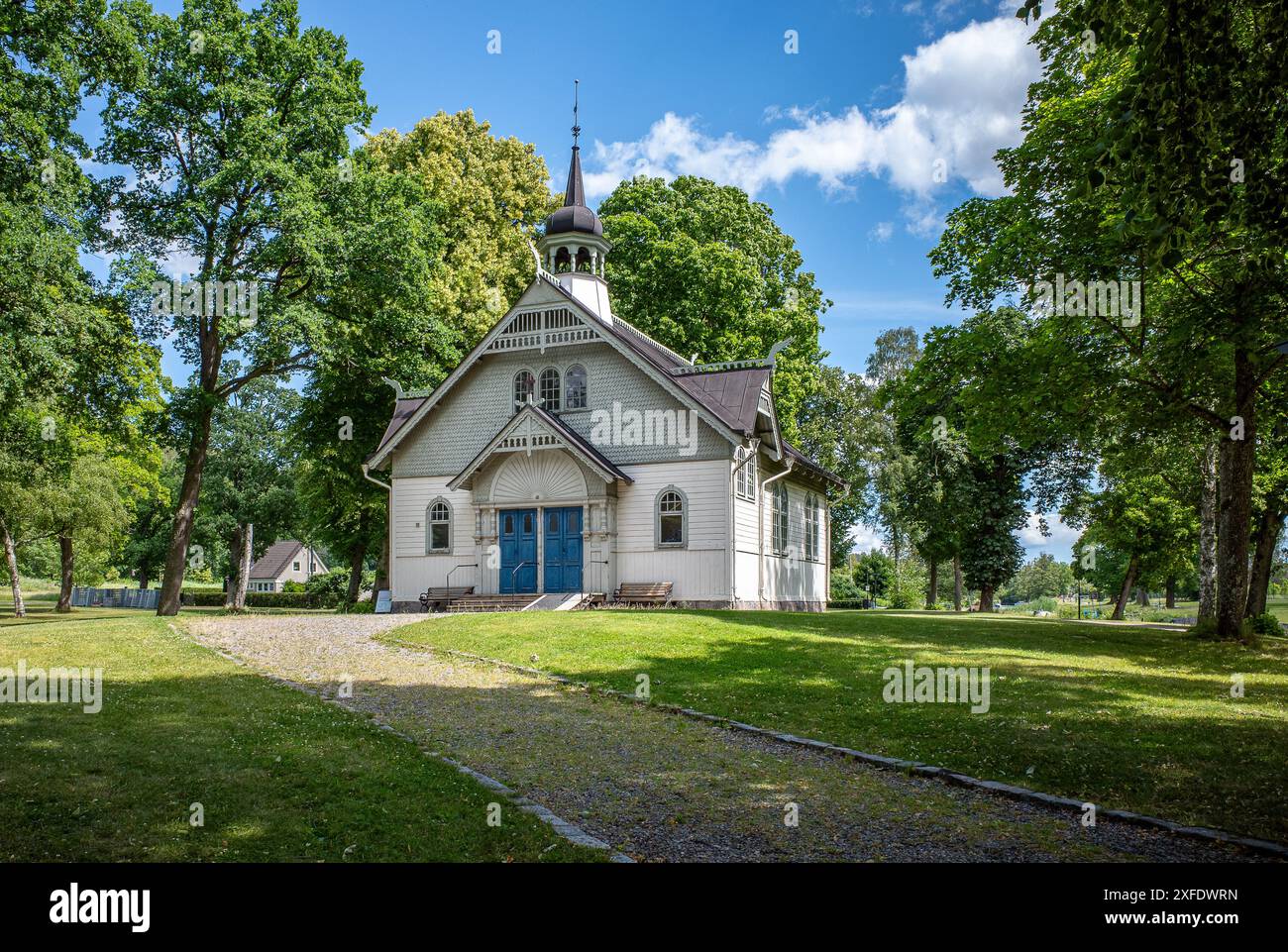 Brunnskyrkan è una chiesa in legno del 1898 nel parco cittadino di Brunnsparken. Söderköping è una piccola città medievale della Svezia. Foto Stock