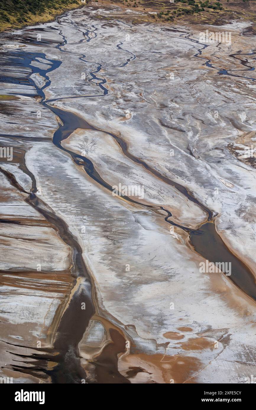 Kenya, lago Magadi, lago di soda ipersalina, formazioni minerali a volte generate da microrganismi, presenza di grandi quantità di soda (aerea Foto Stock