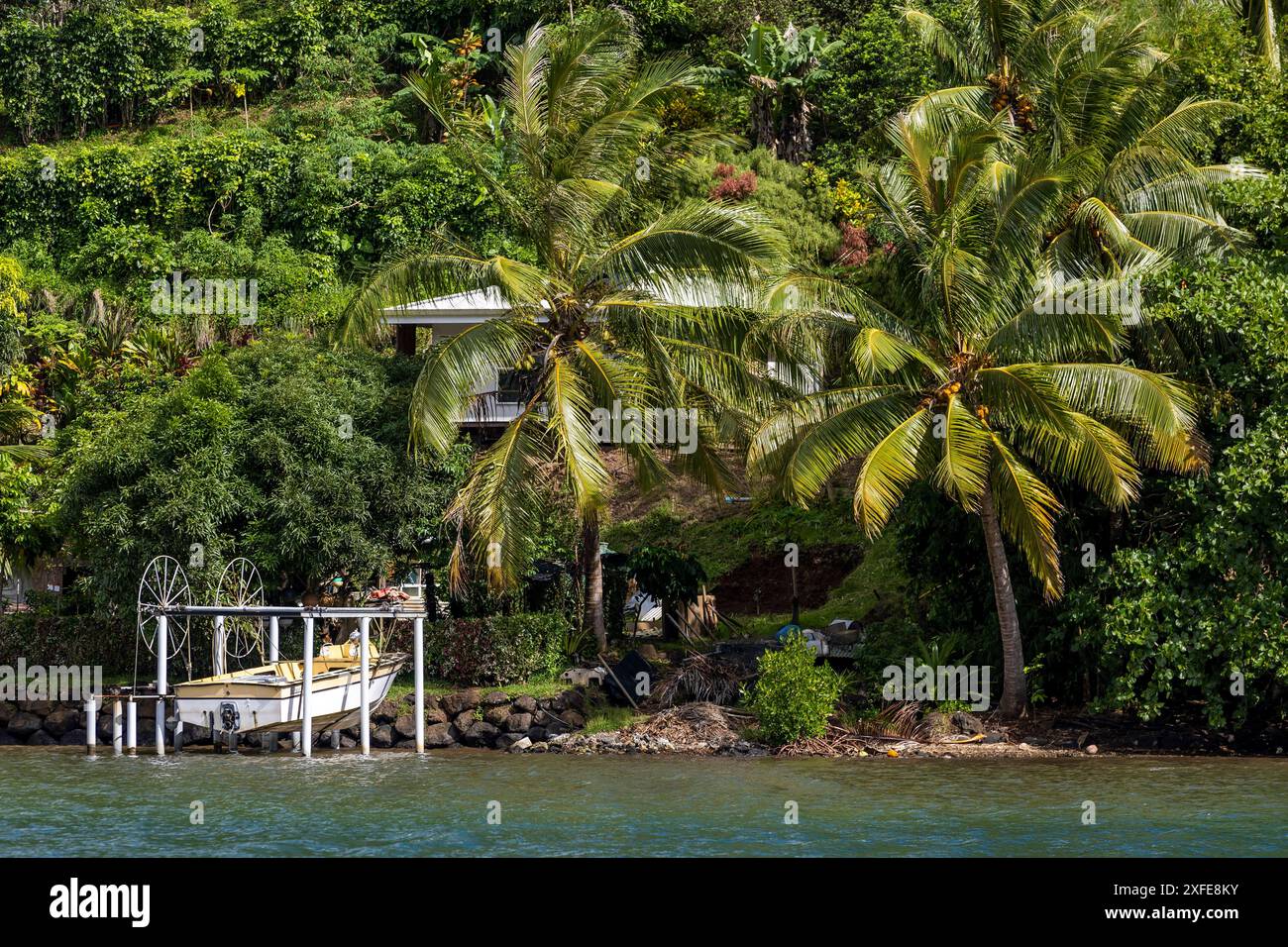 Polinesia francese, Isole della società, isola di Tahaa, casa con pontone Foto Stock