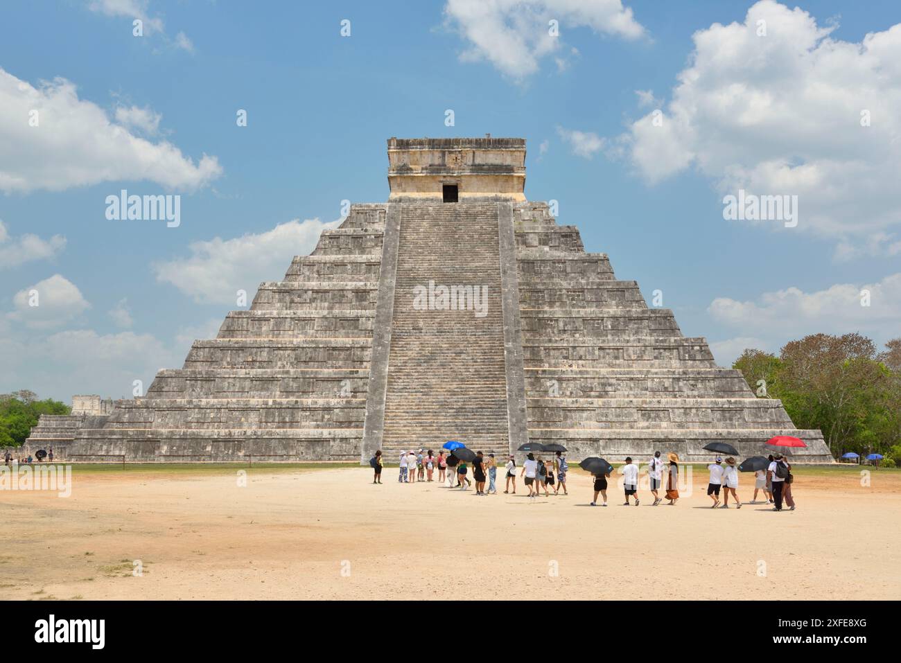 Messico, Stato dello Yucatan, sito archeologico di Chichen Itza, patrimonio mondiale dell'UNESCO, El Castillo o Piramide di Kukulkan Foto Stock