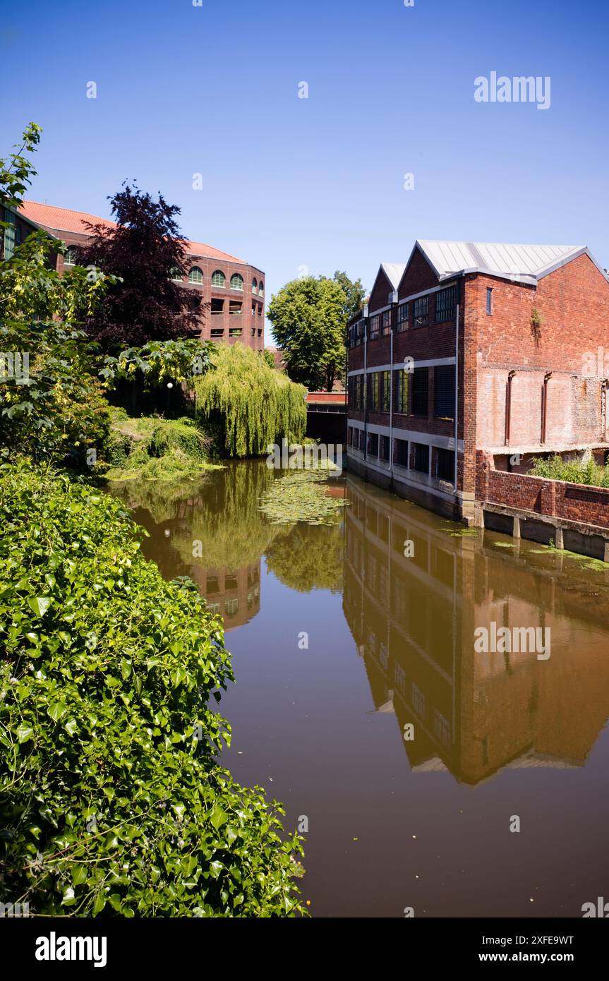 Il fiume Foss scorre attraverso il centro della storica città di York Foto Stock