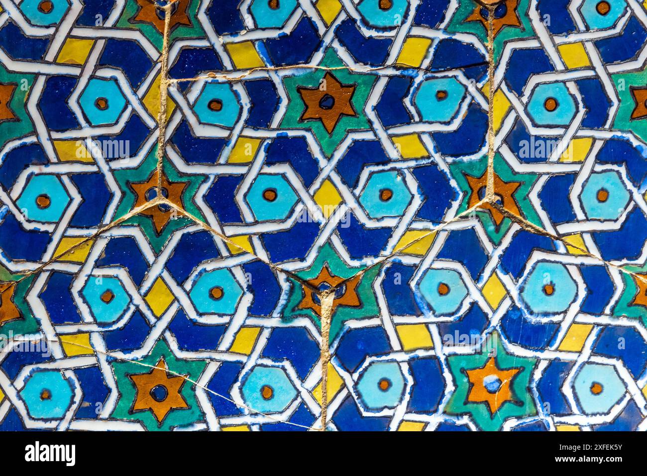 Antico mosaico murale con motivi arabi, vista frontale ravvicinata Foto Stock