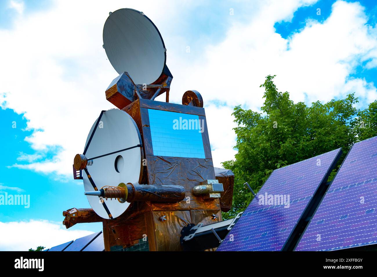 Disposizione dei satelliti meteorologici per monitorare il clima e rilevare i cambiamenti climatici globali, la tecnologia spaziale, l'osservazione della Terra Foto Stock