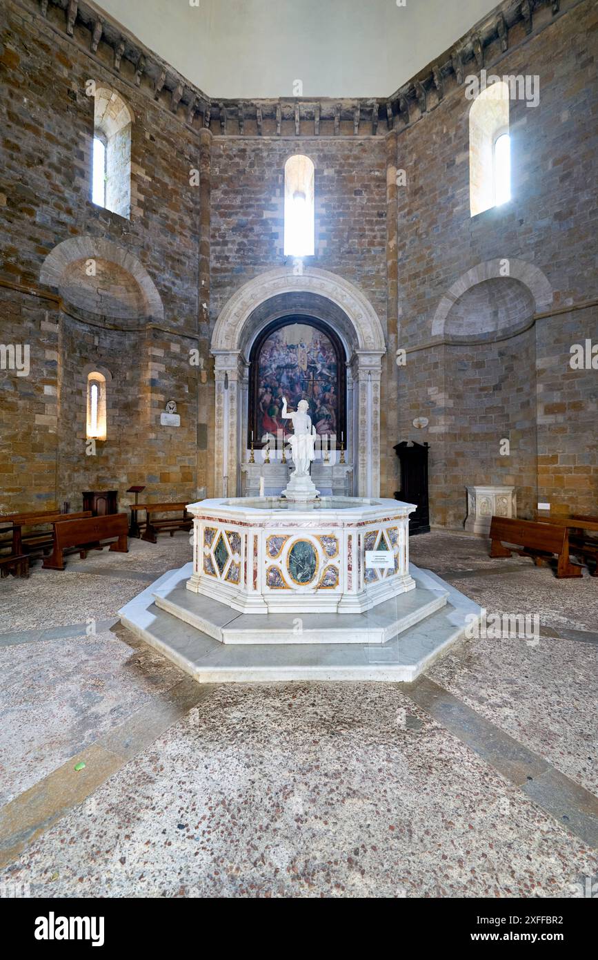 Volterra Toscana Italia. Il Battistero di San Giovanni Foto Stock
