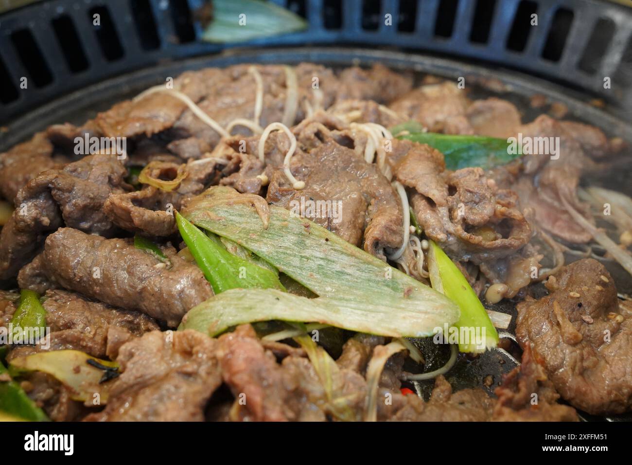 Il bulgogi è un famoso piatto di carne coreana Foto Stock