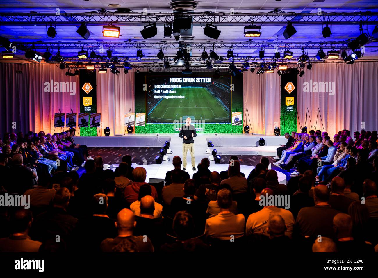 ARNHEM - Peter Bosz durante il National Football Coaches Congress a Papendal. Il premio viene assegnato annualmente al miglior formatore dell'Eredivisie. ANP ROB ENGELAAR Foto Stock