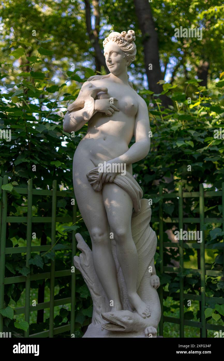 Statua "Allegoria della voluttuosità" nel Giardino estivo di St Pietroburgo, Russia Foto Stock