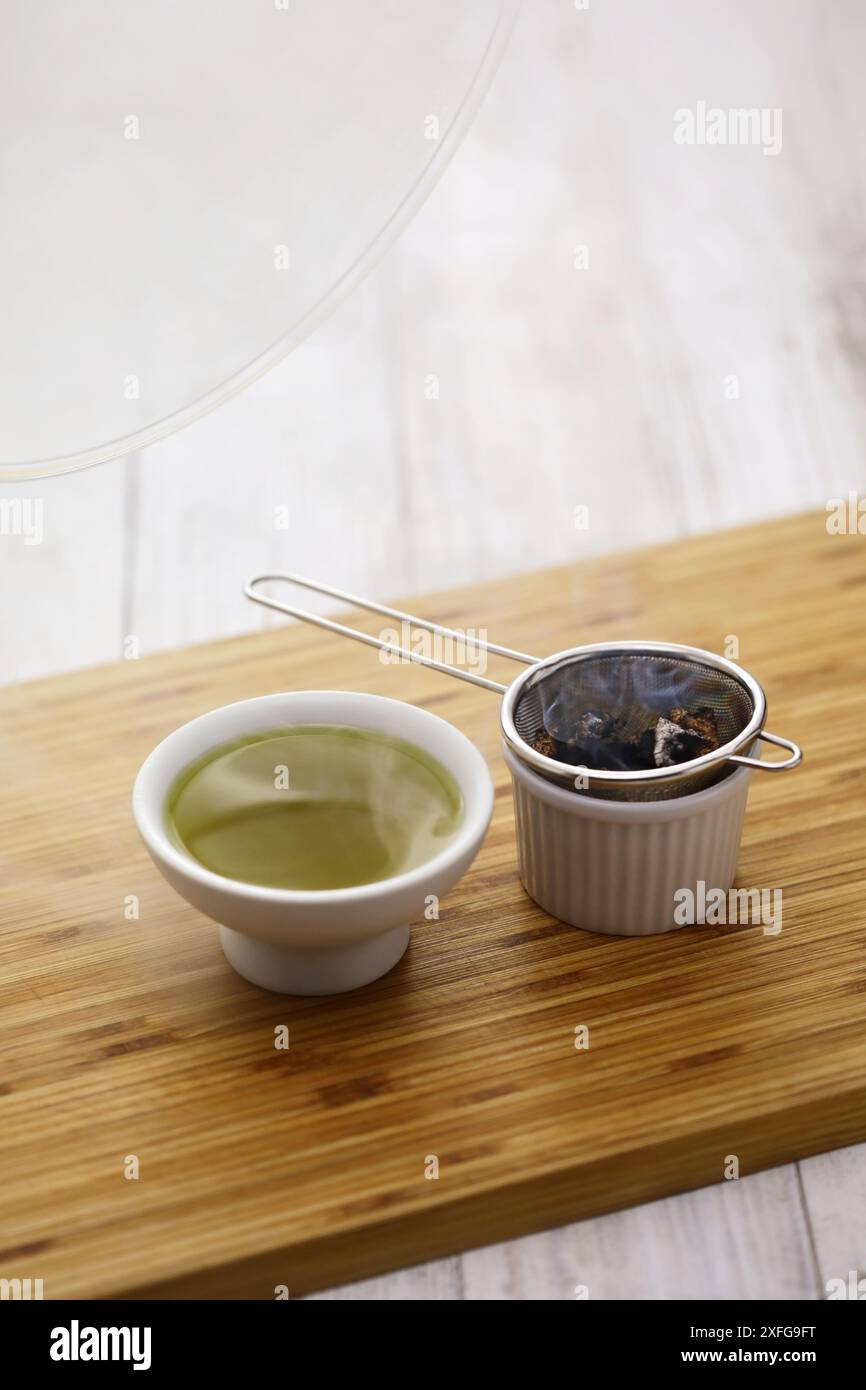 Come fare l'olio d'oliva affumicato, parte 5 Foto Stock