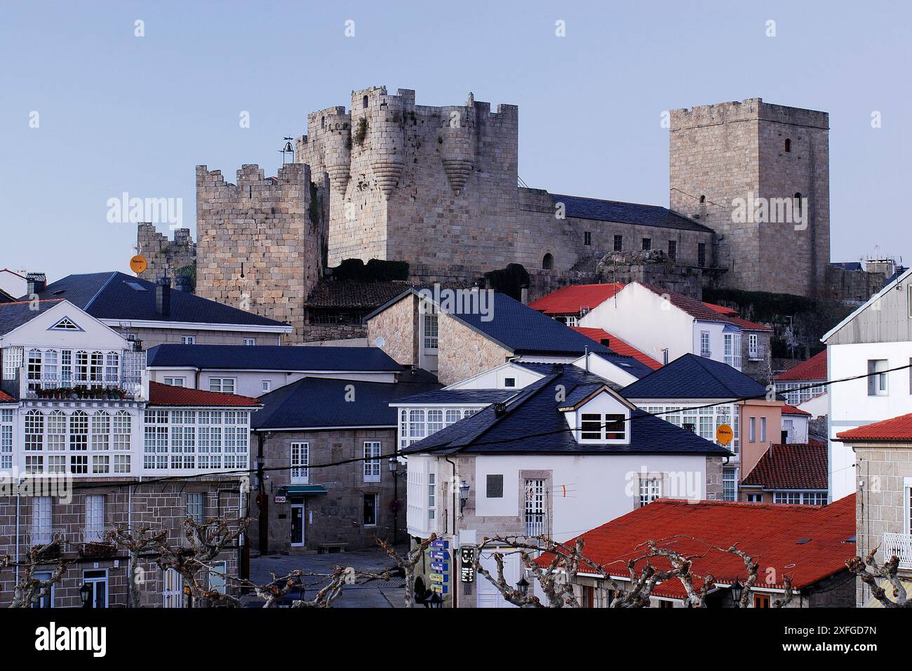 Vista del castello di Castro Caldelas, Ourense, Spagna Foto Stock