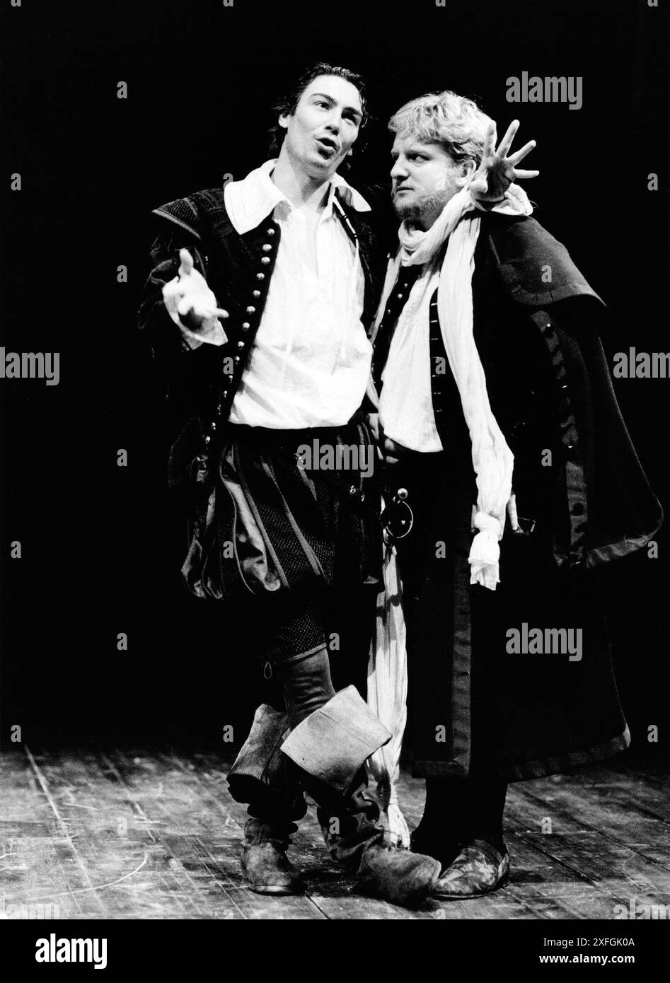 l-r: Nathaniel Parker (Wellbred), Simon Russell Beale (ed Kno'well) in OGNI UOMO NEL SUO UMORISMO di Ben Jonson alla Royal Shakespeare Company (RSC), Swan Theatre, Stratford-upon-Avon 21/05/1986 design: Sue Blane lighting: Wayne Dowdeswell regista: John Caird Foto Stock