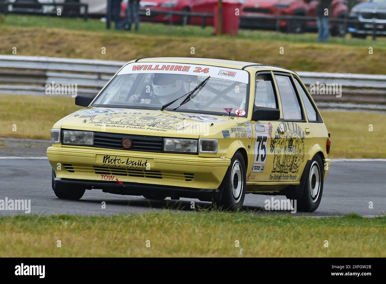 Samuel Ashby, Thomas Grindall, MG Maestro, HRDC 'Gerry Marshall' Trophy Series, Motor Racing Legends, Snetterton Classic, una gara di quarantacinque minuti con spirito Foto Stock