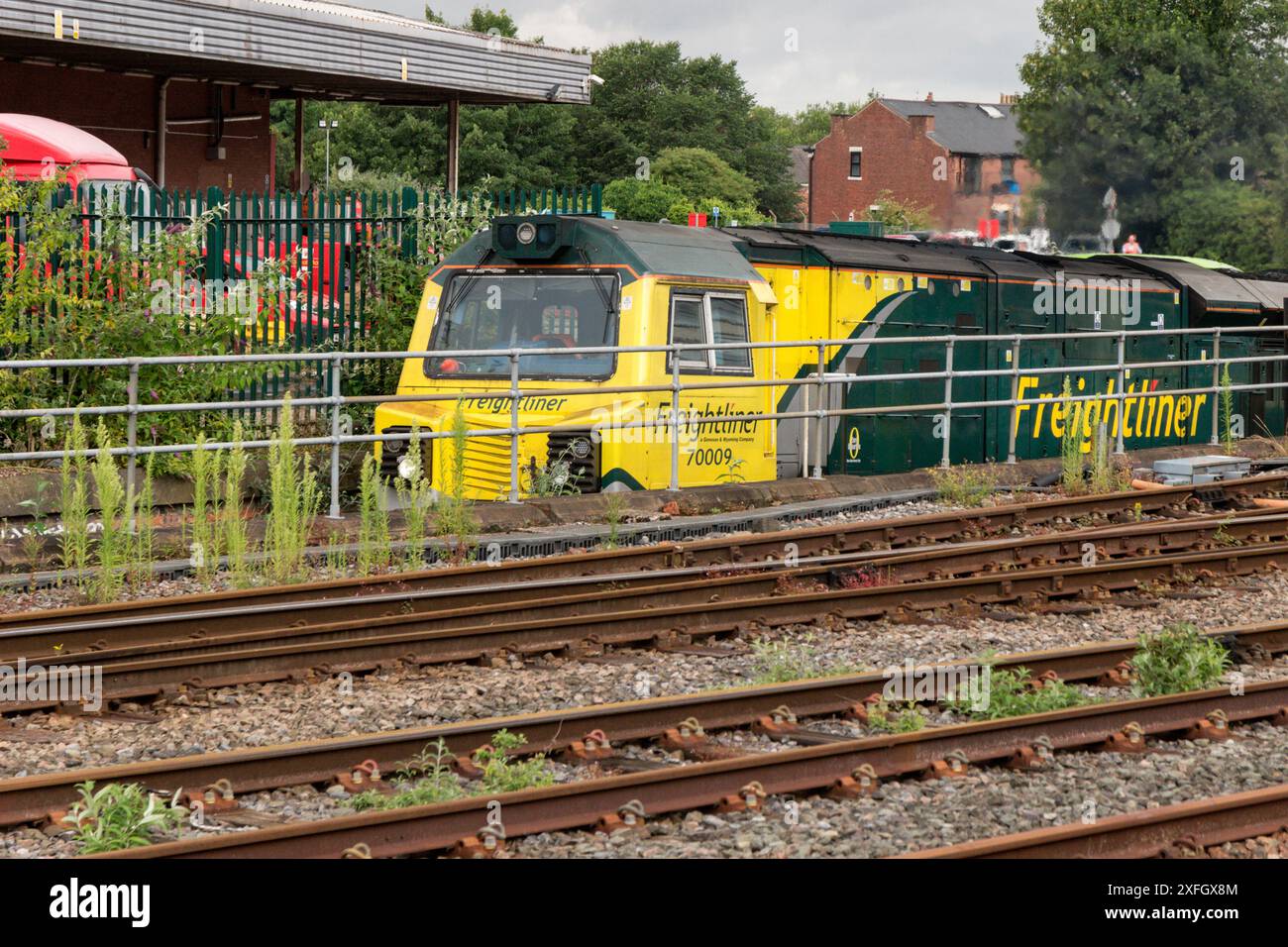 70009 Ascendendo Preston Docks Line, lavorando sulla 6E43 1005 Colas Ribble Rail fino a Haverton Total Colas. Foto Stock