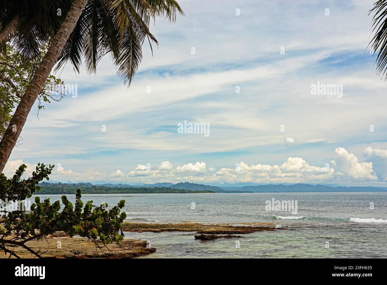 spiaggia nel Refugio Nacional de Vida Silvestre Gandoca Manzanillo o in inglese Gandoca Manzanillo National Wildlife Refuge in Costa Rica Foto Stock