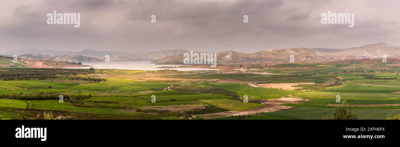 Meknes, Marocco - 20 marzo 2024: Lago Sidi Chahede in Marocco tra Fez e Meknes Foto Stock
