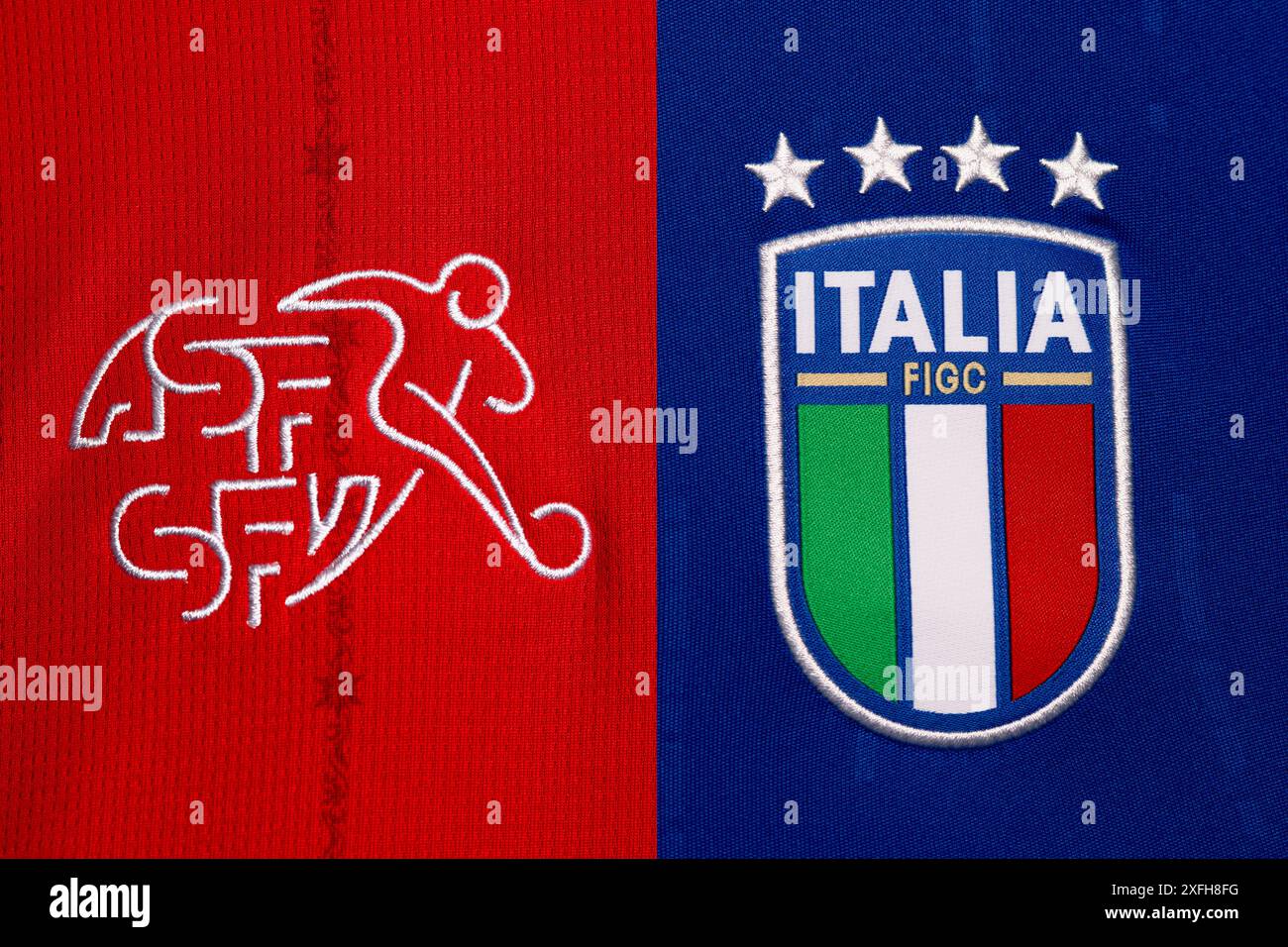 Primo piano dello stemma della nazionale di calcio sulla divisa Home. UEFA EURO 2024. Foto Stock