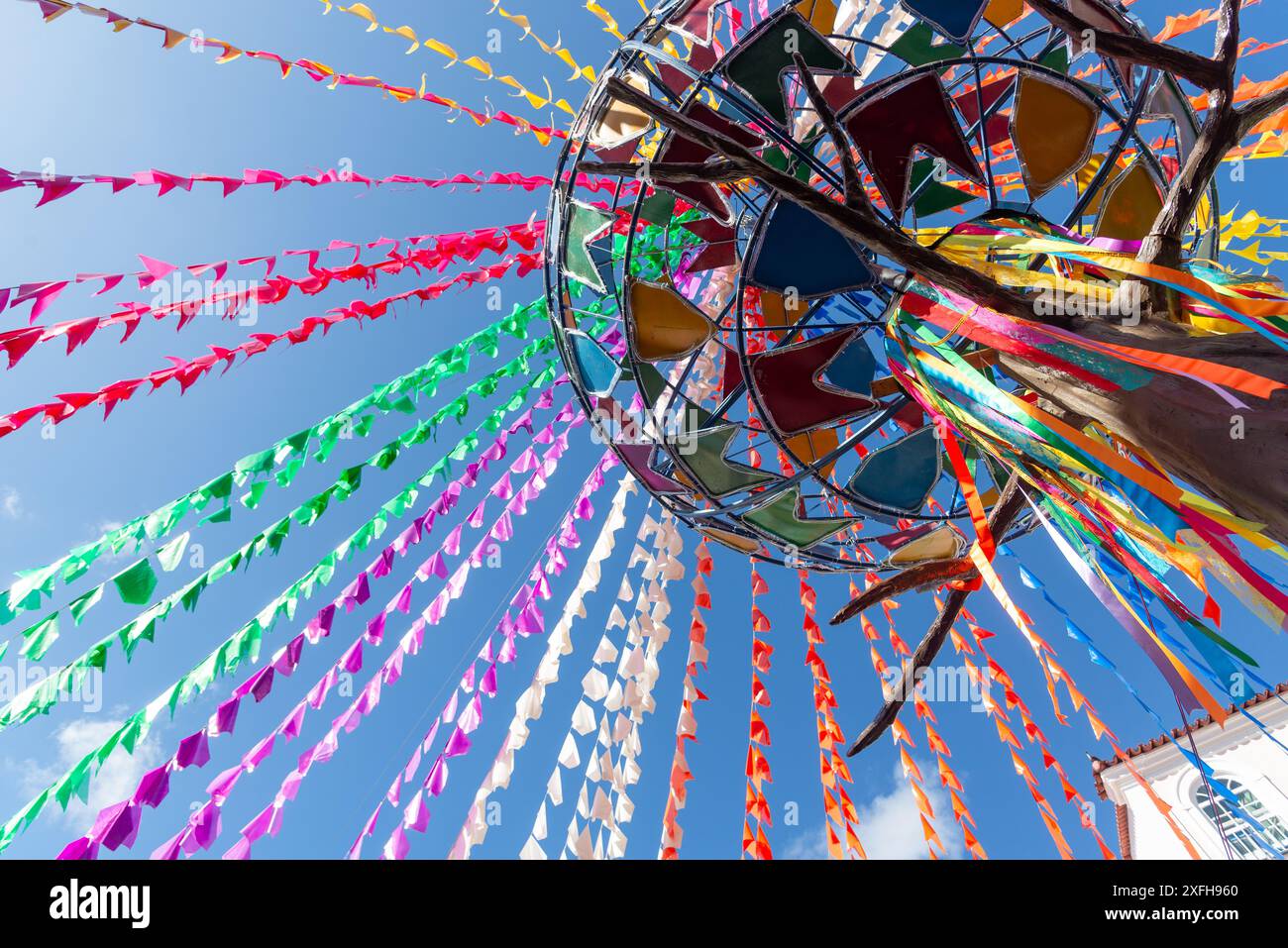Salvador, Bahia, Brasile - 21 giugno 2024: Veduta di Pelourinho completamente decorata per il festival Sao Joao a giugno. Città di Salvador, Bahia. Foto Stock