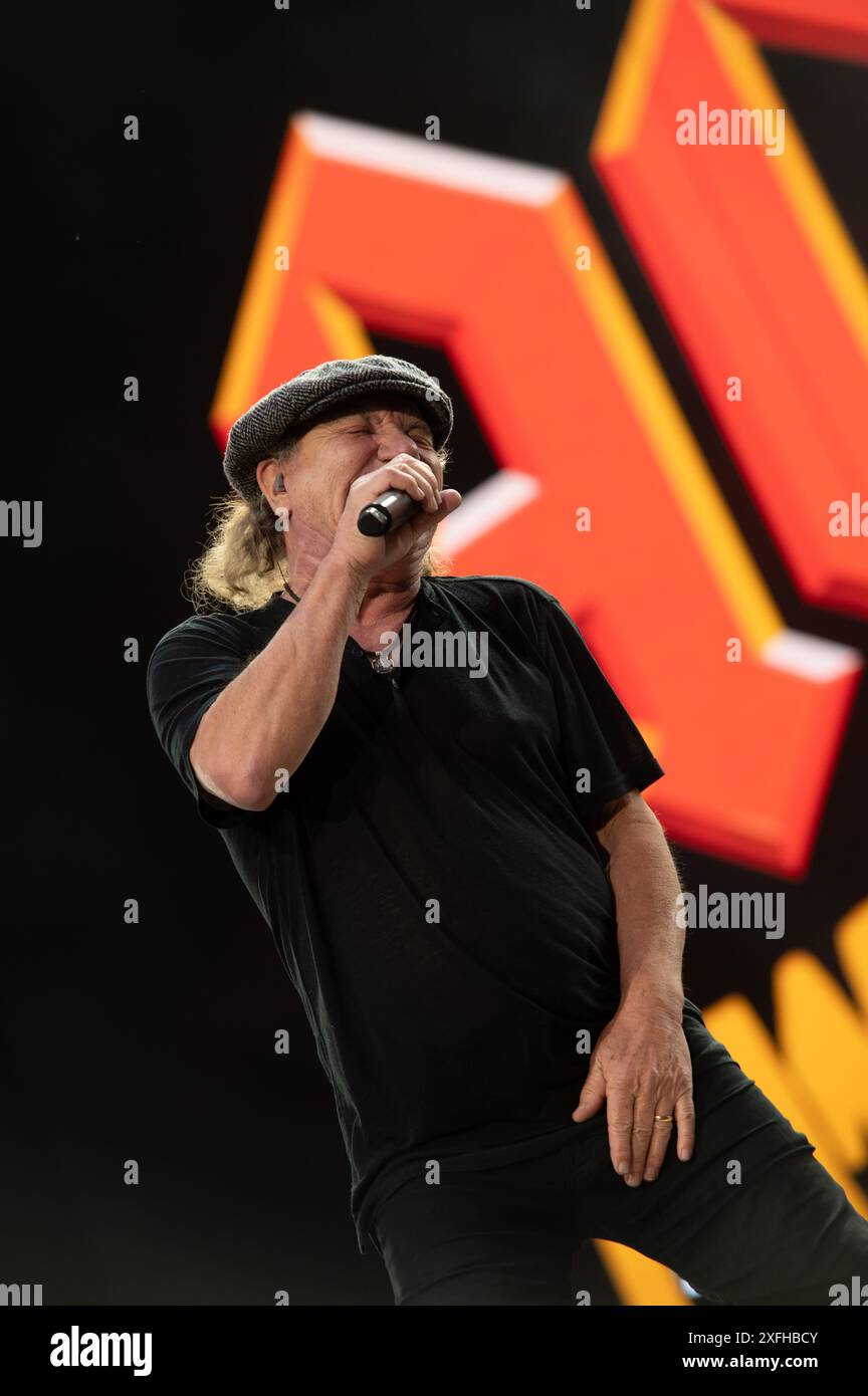 Londra, Regno Unito. 3 luglio 2024. Il cantante degli AC/DC Brian Johnson è sul palco per il primo dei due show sold-out all'iconico stadio di Wembley. Cristina Massei/Alamy Live News Foto Stock