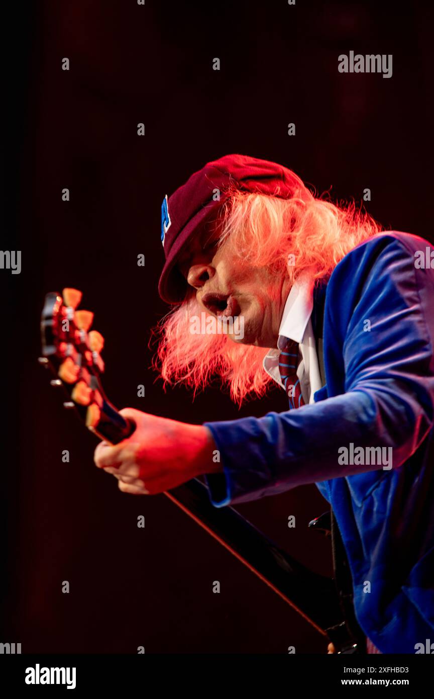 Londra, Regno Unito. 3 luglio 2024. La leggenda del rock Angus Young si esibisce con AC/DC per il primo dei due spettacoli sold-out presso l'iconico stadio di Wembley. Cristina Massei/Alamy Live News Foto Stock