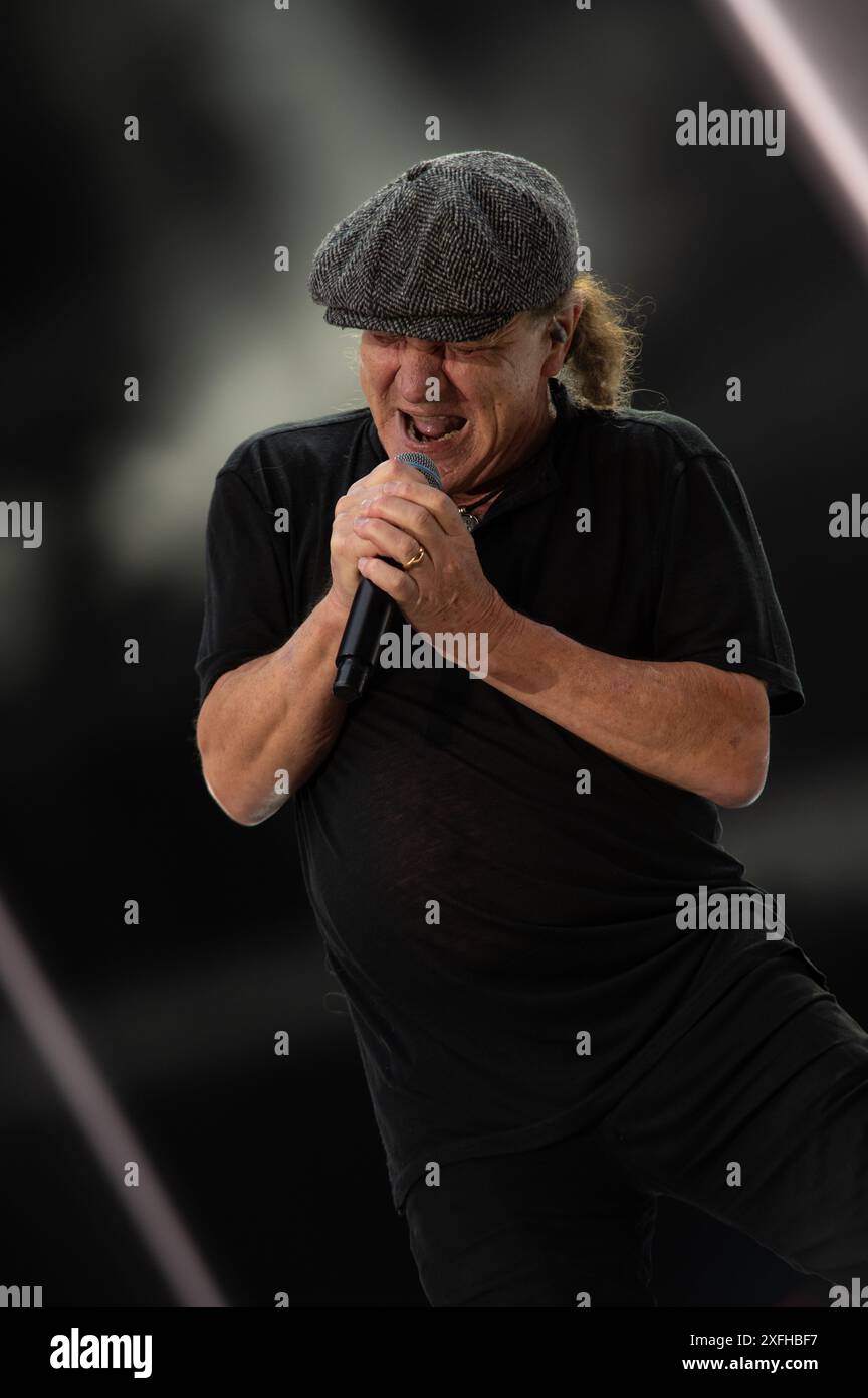 Londra, Regno Unito. 3 luglio 2024. Il cantante degli AC/DC Brian Johnson è sul palco per il primo dei due show sold-out all'iconico stadio di Wembley. Cristina Massei/Alamy Live News Foto Stock