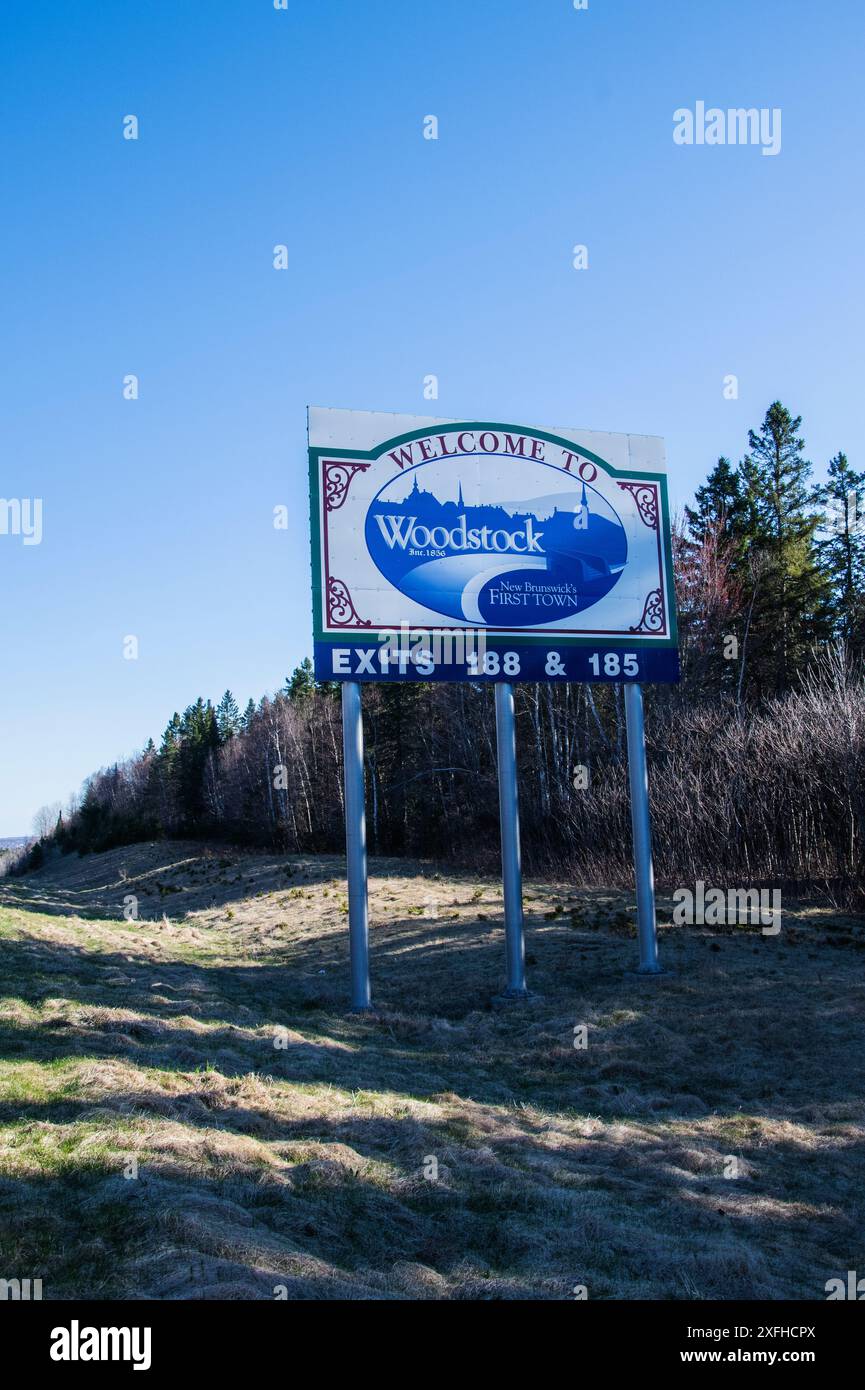 Benvenuto all'insegna di Woodstock sulla NB 2 a New Brunswick, Canada Foto Stock